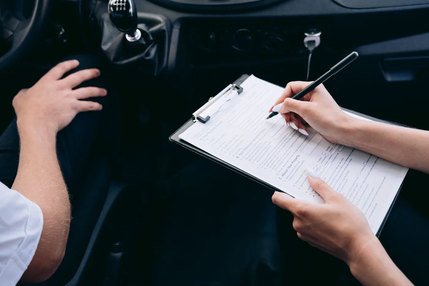 Documentos para vender um carro usado: o que assinar e o que guardar
